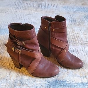 Vince Camuto Hailey Booties 6M